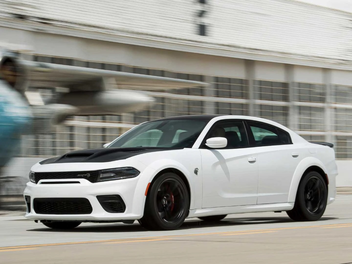 FormaCar: Drag Race: Charger Hellcat Redeye meets AMG E63 S